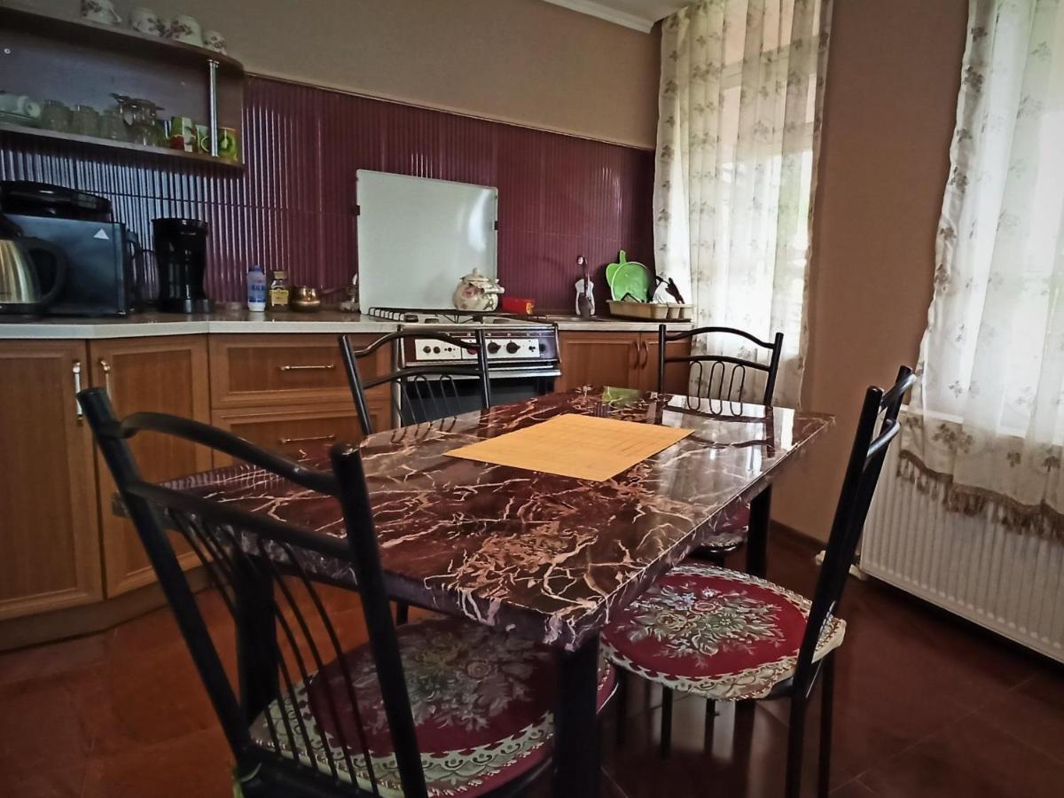 Guesthouse Lilia &Wine Celler Телаві Екстер'єр фото